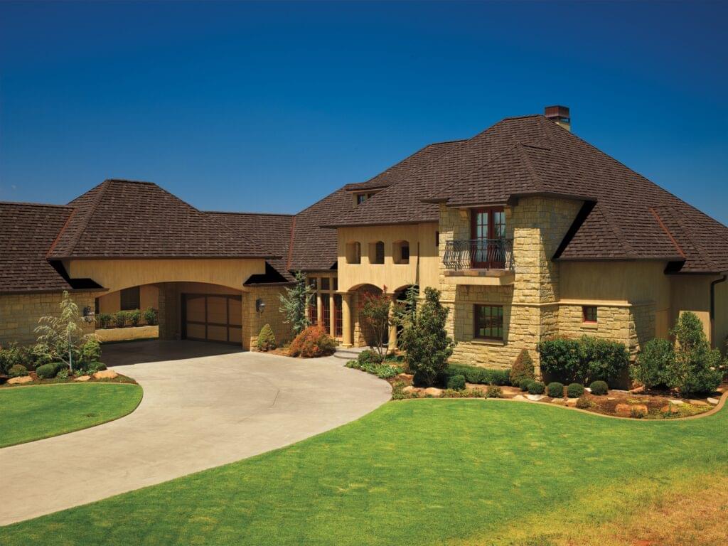 Photo displaying a home using GAF's Camelot San Gabriel shingles