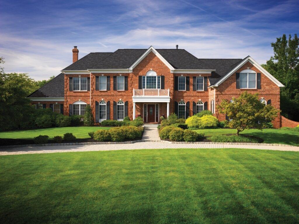 Photo displaying a home using GAF's Camelot Majestic Navy shingles