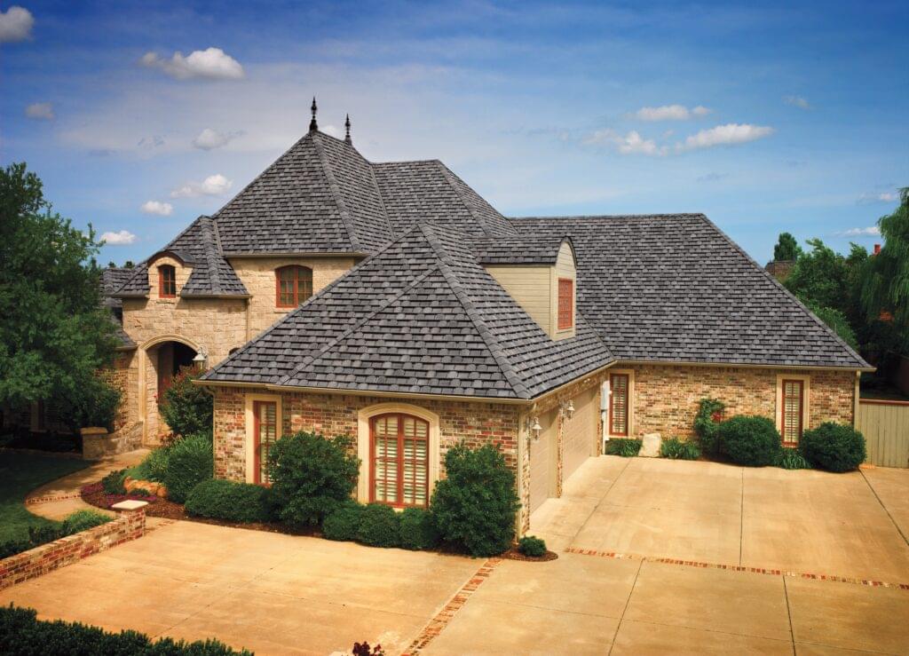 Photo displaying a home using GAF's Camelot Williamsburg Slate shingles